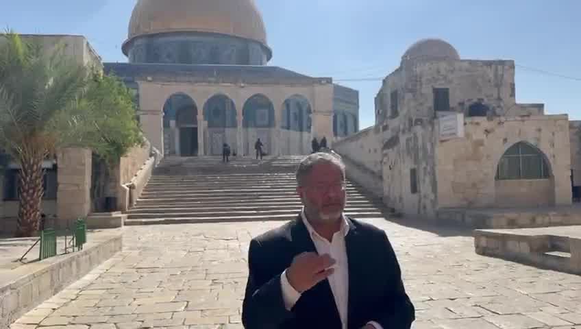 Itamar Ben Gvir, from Temple Mount, calls to occupy Gaza and encourage “voluntary migration” after Hamas’s hostages videos. He also led a prayer there, in contrast of the status-quo