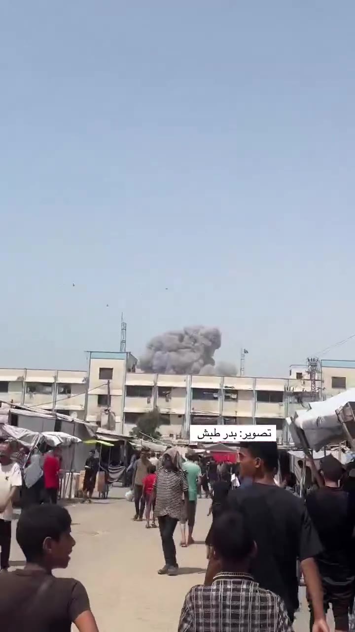 Video of the moment an airstrike occurred near Nasser Medical Complex in Khan Yunis, southern Gaza Strip.