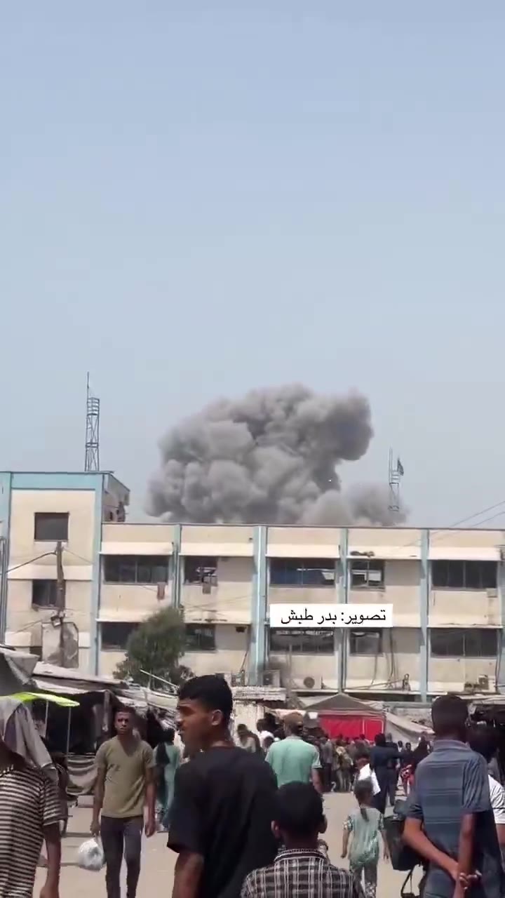 Video of the moment an airstrike occurred near Nasser Medical Complex in Khan Yunis, southern Gaza Strip.