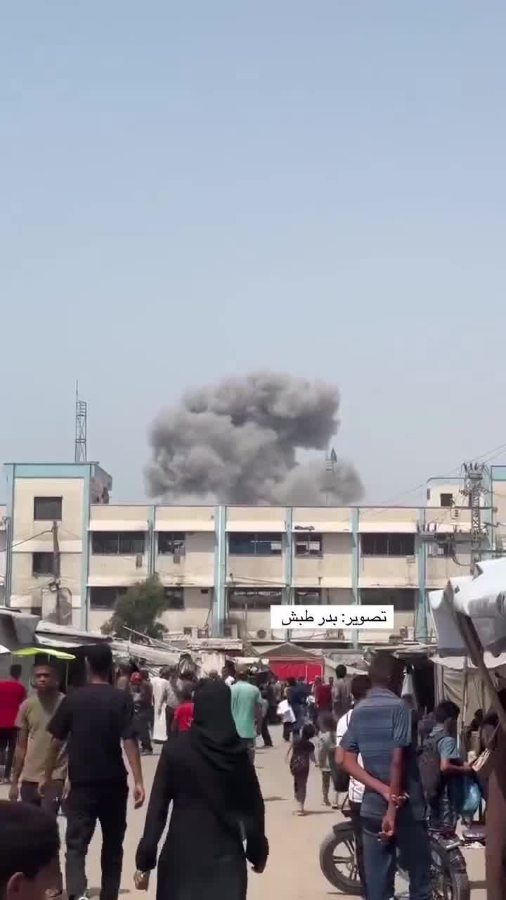 Video of the moment an airstrike occurred near Nasser Medical Complex in Khan Yunis, southern Gaza Strip.