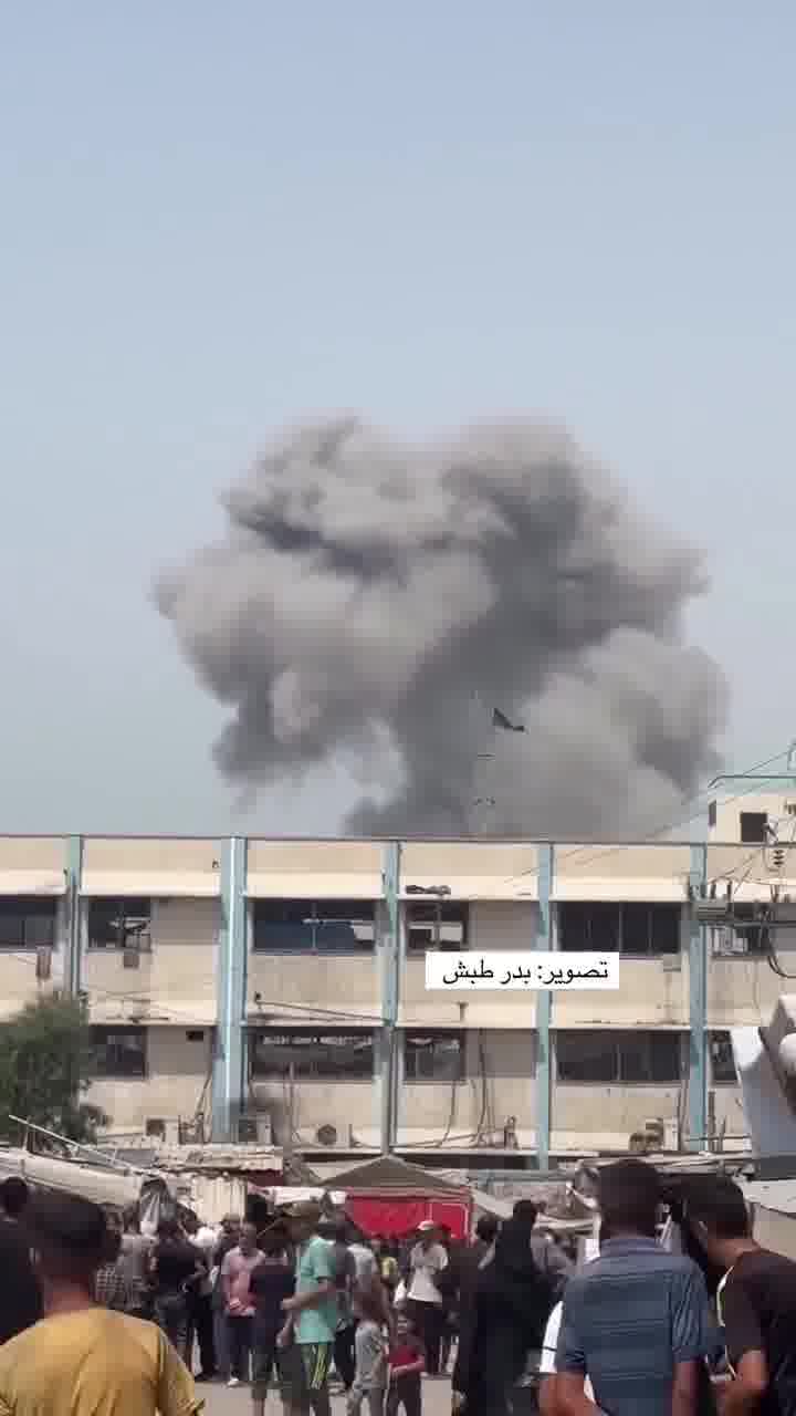 Video of the moment an airstrike occurred near Nasser Medical Complex in Khan Yunis, southern Gaza Strip.