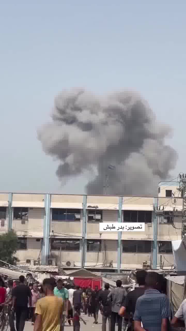 Video of the moment an airstrike occurred near Nasser Medical Complex in Khan Yunis, southern Gaza Strip.