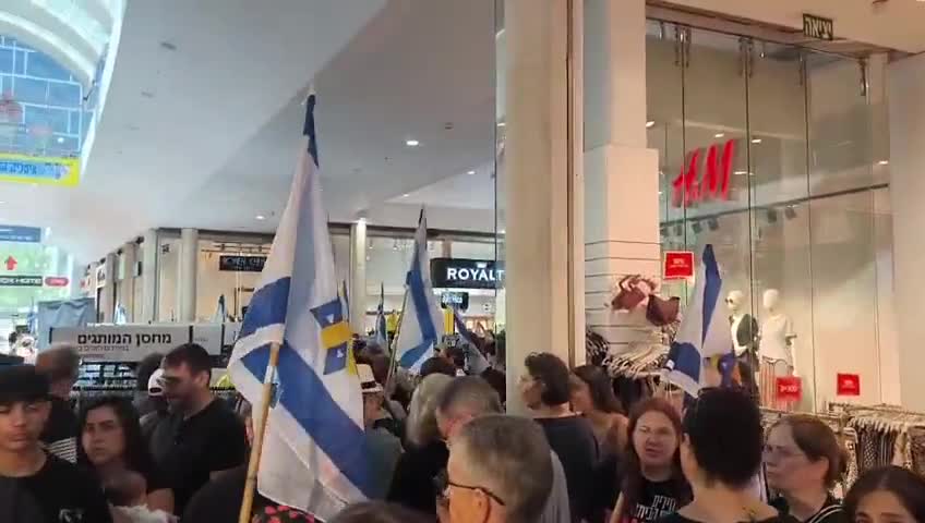 Shoppers are being blocked at the Azrieli Mall in Modiin