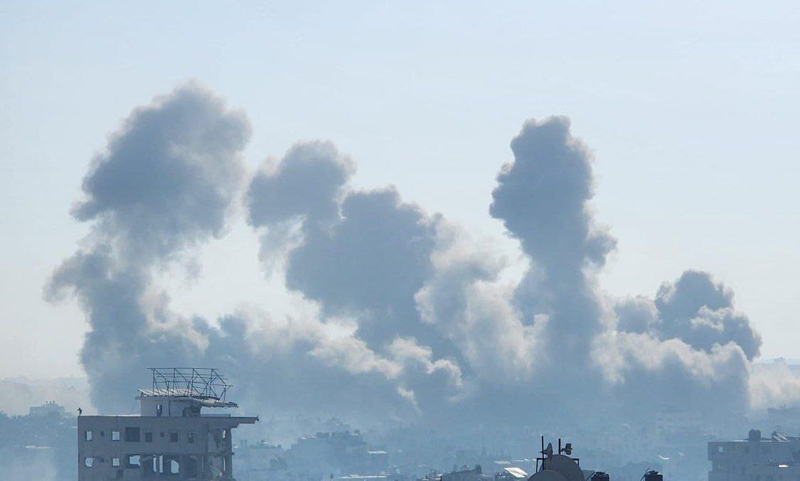 A series of violent airstrikes and the detonation of explosive robots in Jabalia, north of the Gaza Strip.