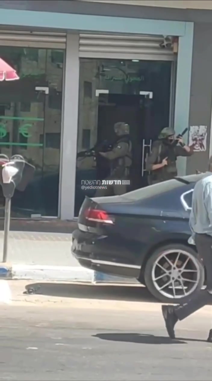 Israeli army forces raid a building in Ramallah - clashes at the scene