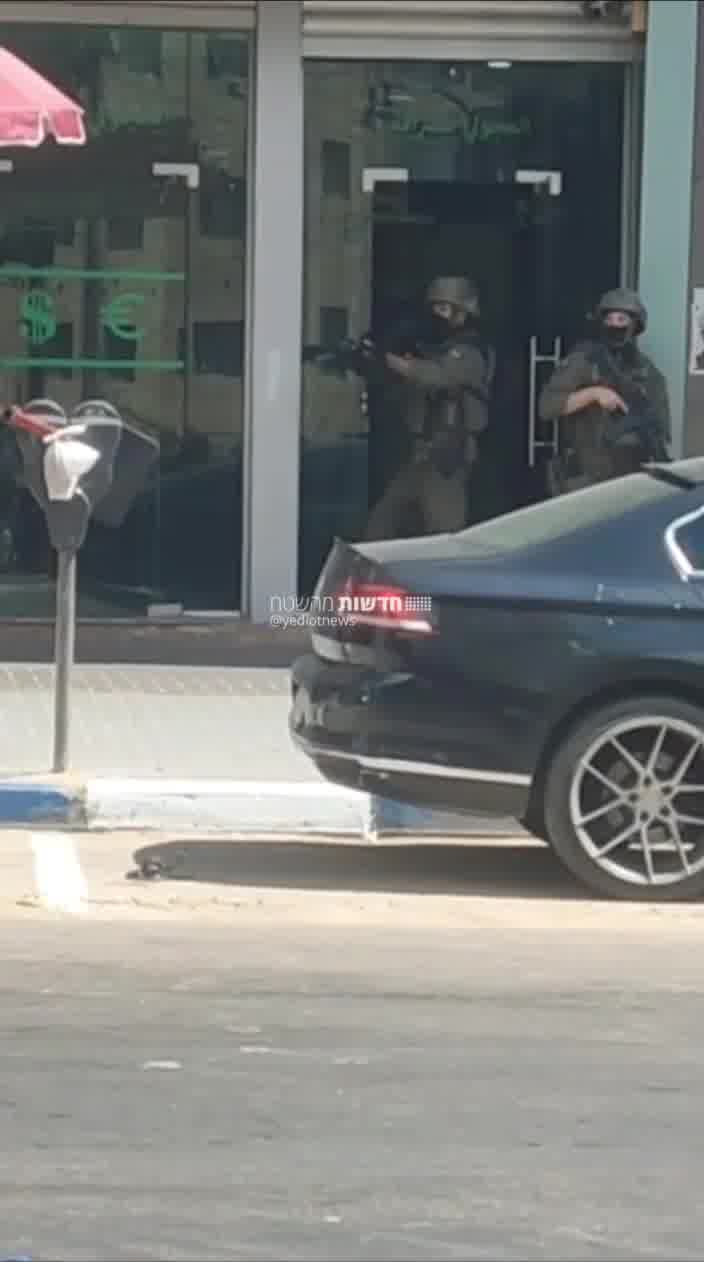 Israeli army forces raid a building in Ramallah - clashes at the scene
