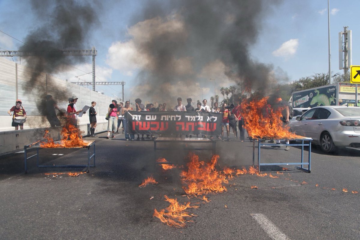 A day before the start of the school year - teenagers block Ayalon north and set fire to school desks. Calls on students' social media to strike on September 1st calling for the return of the kidnapped - We don't learn to live with this
