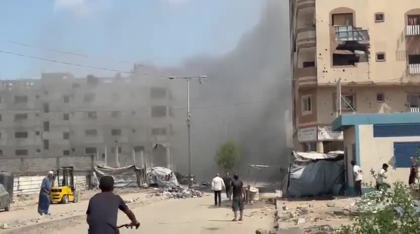 An airstrike targeting the Malkan building on Al-Nafaq Street, east of Gaza City.