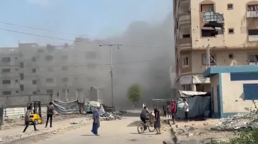 An airstrike targeting the Malkan building on Al-Nafaq Street, east of Gaza City.