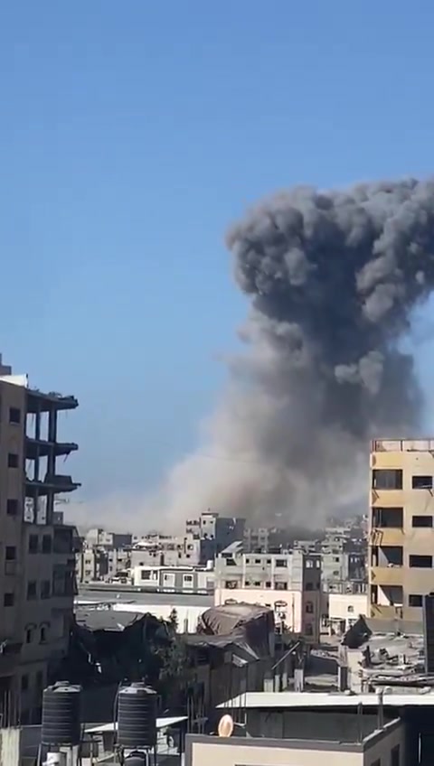 Aircraft launch an airstrike on a house in Al-Nafaq Street, north of Gaza City.