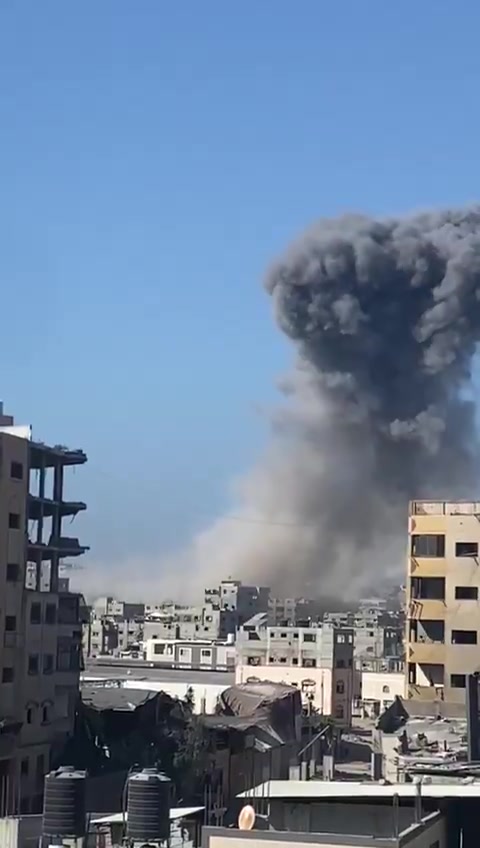 Aircraft launch an airstrike on a house in Al-Nafaq Street, north of Gaza City.