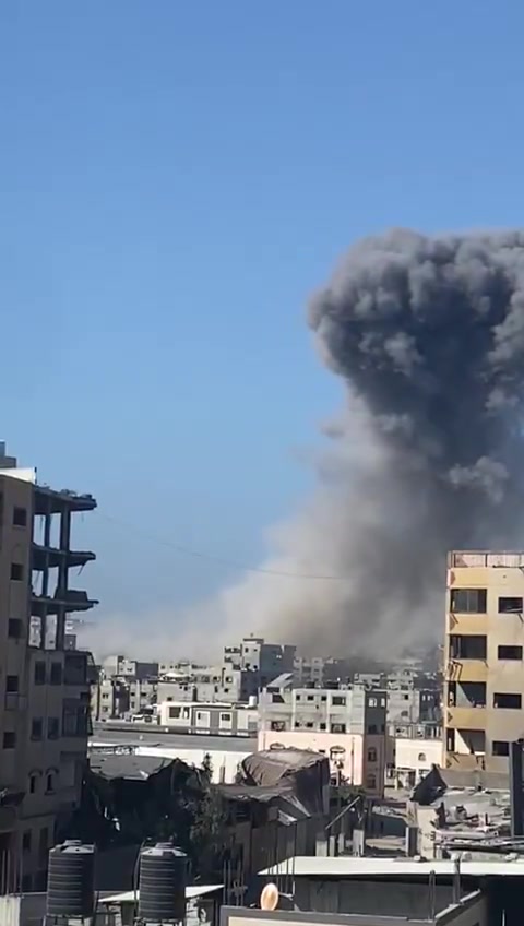Aircraft launch an airstrike on a house in Al-Nafaq Street, north of Gaza City.