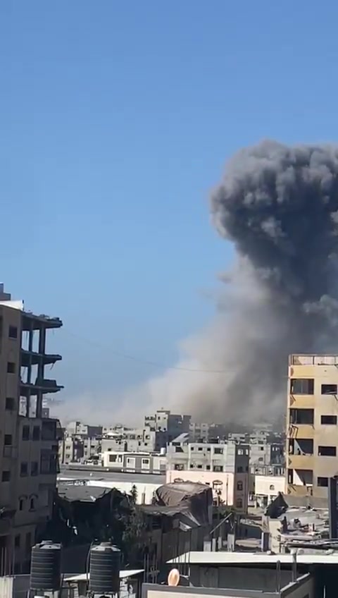 Aircraft launch an airstrike on a house in Al-Nafaq Street, north of Gaza City.