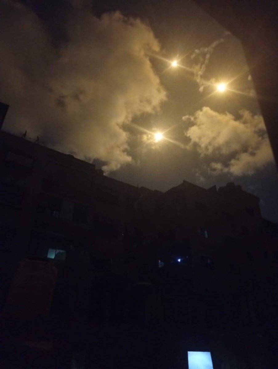 As part of Israeli army operations in the northern Gaza Strip, a short time ago, lighting bombs were launched into the air, which are clearly visible in many communities in the encirclement.