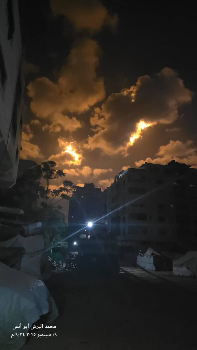 As part of Israeli army operations in the northern Gaza Strip, a short time ago, lighting bombs were launched into the air, which are clearly visible in many communities in the encirclement.