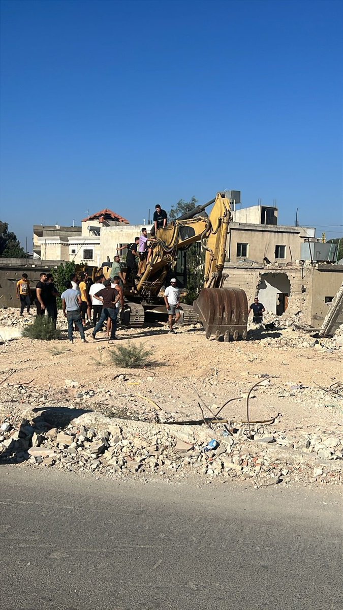 A drone dropped a bomb targeting a bulldozer at the Maghariq junction in the town of Aitaroun. This is not an airstrike