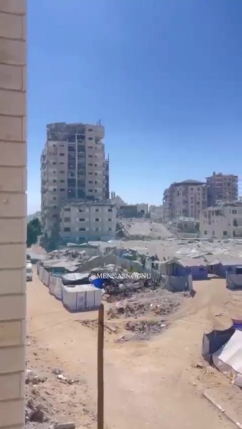 Airstrikes bombed the Al-Nour residential tower near the Ministry of Education in the Tel al-Hawa neighborhood, southwest of Gaza City.