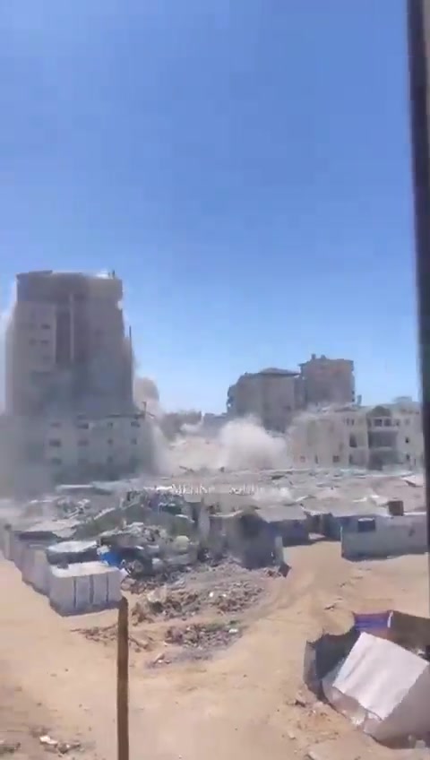 Airstrikes bombed the Al-Nour residential tower near the Ministry of Education in the Tel al-Hawa neighborhood, southwest of Gaza City.