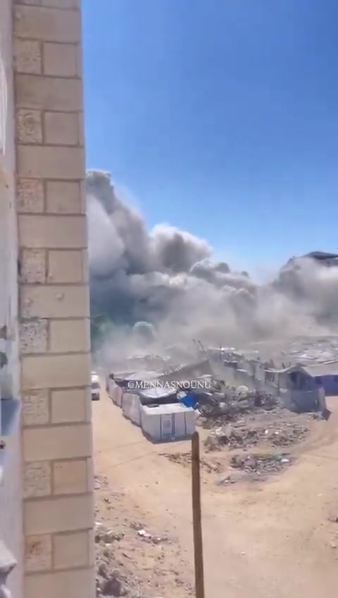 Airstrikes bombed the Al-Nour residential tower near the Ministry of Education in the Tel al-Hawa neighborhood, southwest of Gaza City.