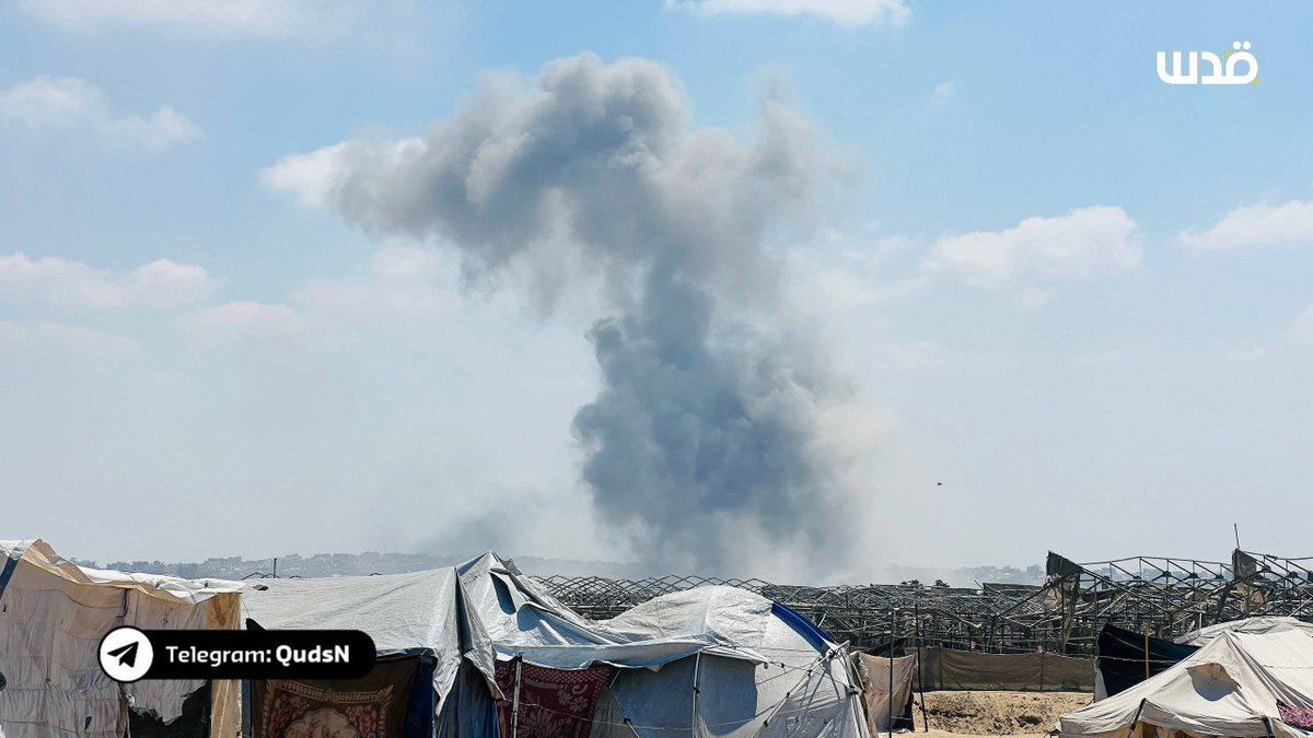 Three air raids on Al Satar Al Gharbi area, north of Khan Yunis city.