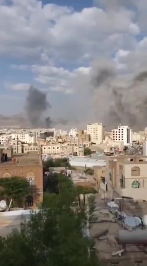 Video of the first moments after the air force launched a series of raids on the Yemeni capital, Sana'a.