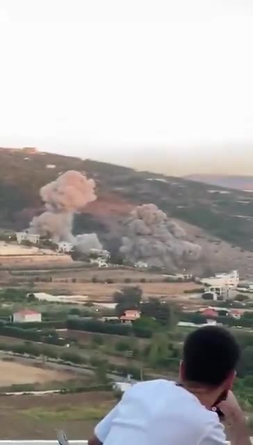 Israeli forces are currently carrying out a series of airstrikes in southern Lebanon, according to Lebanese media. Among the targeted areas are Jarmaq and Mahmoudiyeh