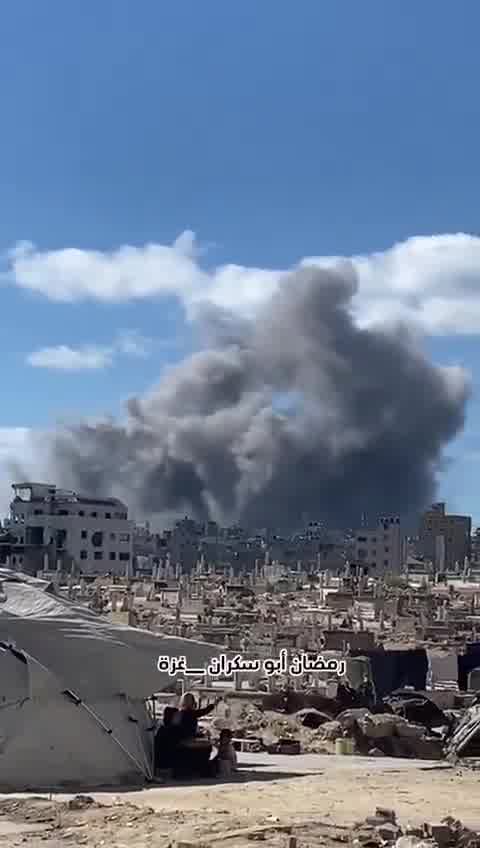 Aircraft launch a series of raids on the southern areas of Gaza City.