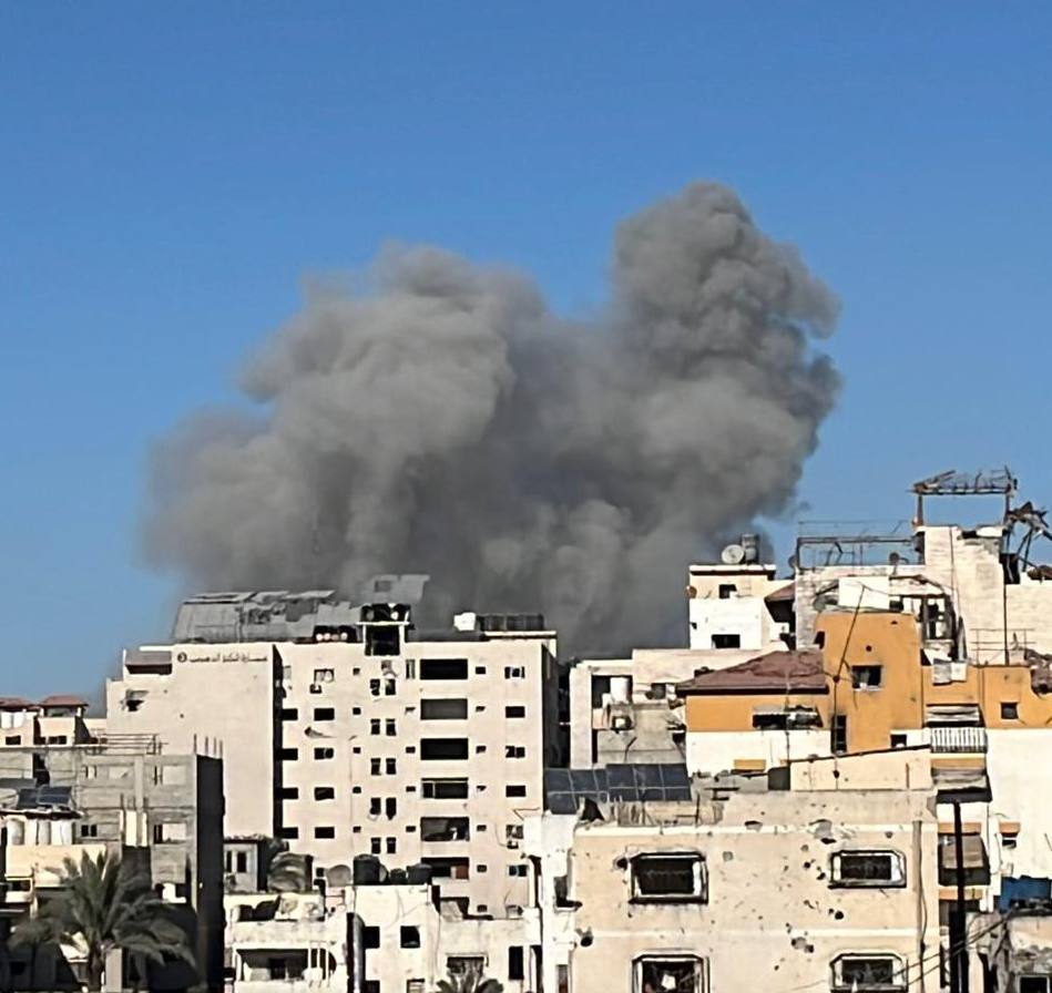 An Israeli airstrike targeted the Al-Mira neighborhood intersection in the Al-Rimal neighborhood, west of Gaza City.