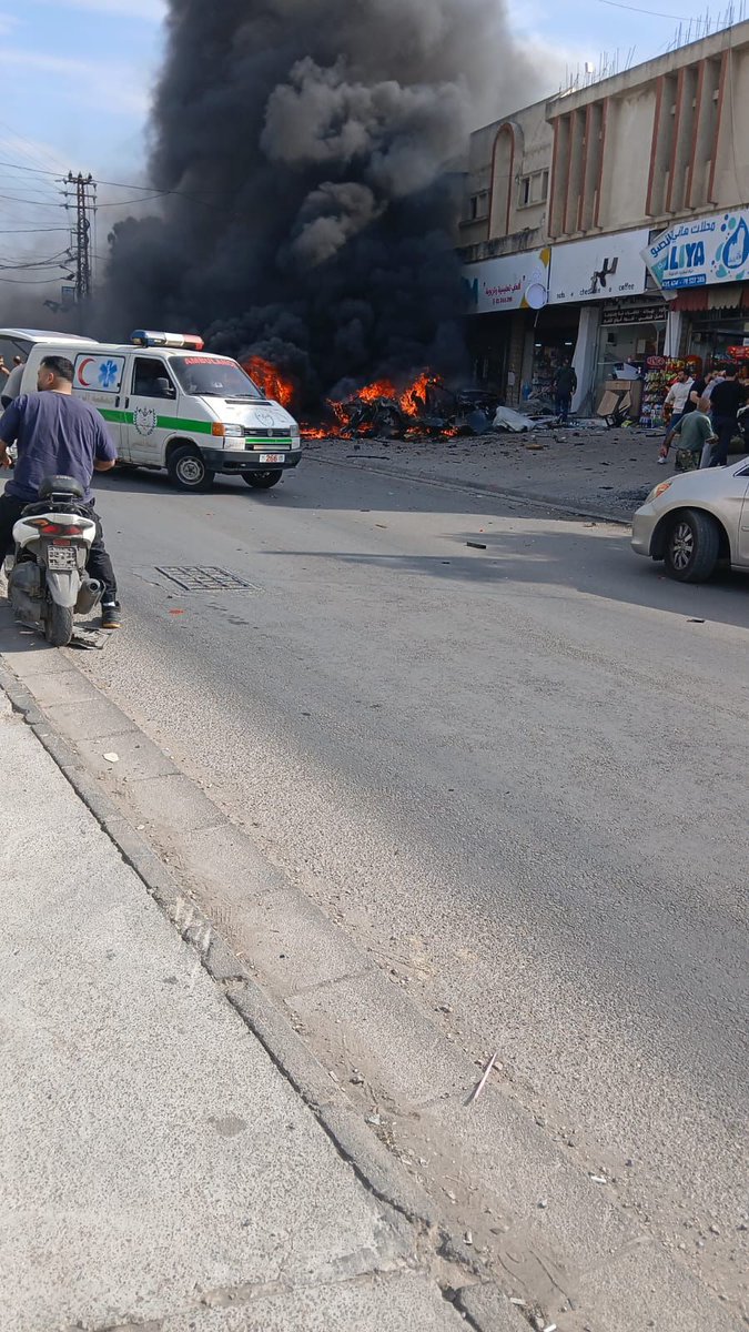 An Israeli drone launched an airstrike targeting a car at the Sharqiyah intersection in the town of Doueir.
