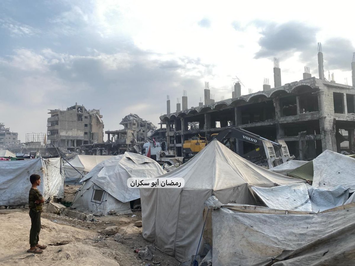 Egyptian teams arrive at the Shuja'iyya intersection to continue searching for the bodies of Israeli prisoners for the third day in a row