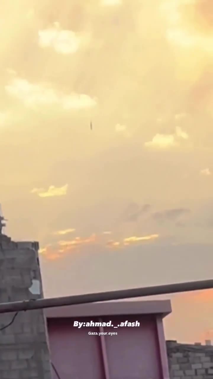 Moment of airstrikes targeting eastern areas of Gaza City this morning