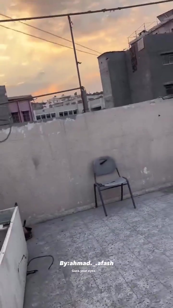 Moment of airstrikes targeting eastern areas of Gaza City this morning