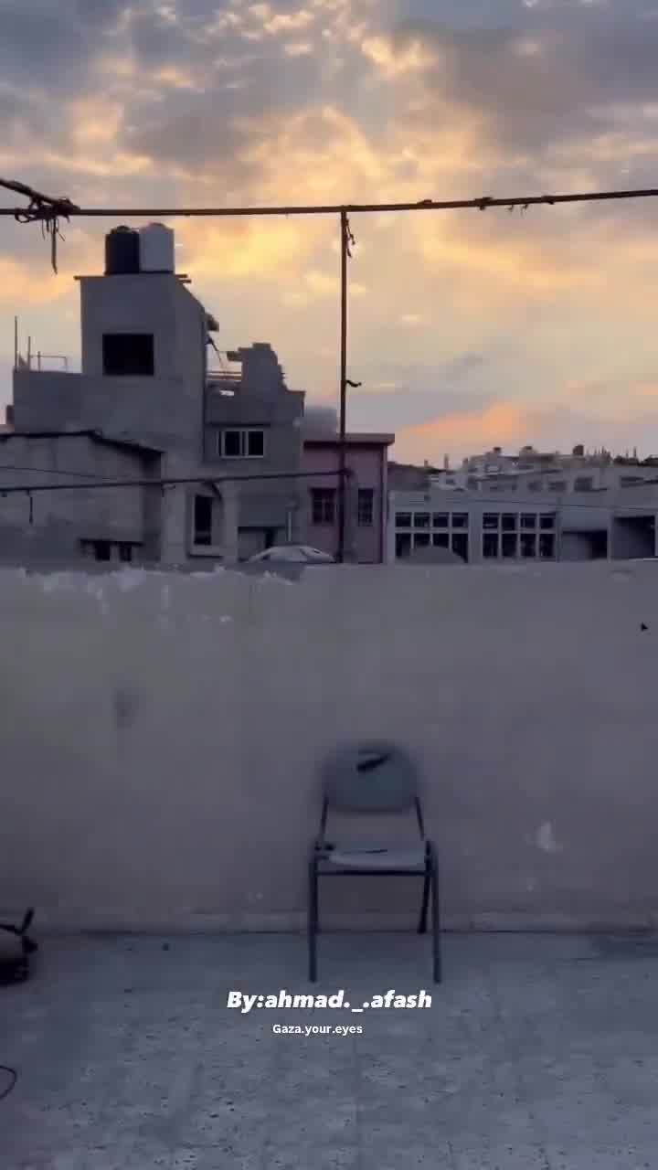 Moment of airstrikes targeting eastern areas of Gaza City this morning