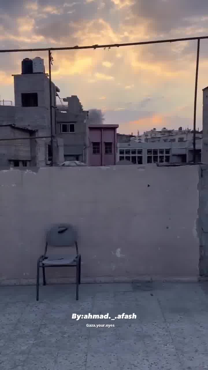 Moment of airstrikes targeting eastern areas of Gaza City this morning