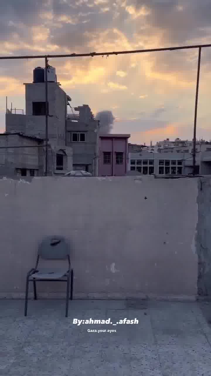 Moment of airstrikes targeting eastern areas of Gaza City this morning