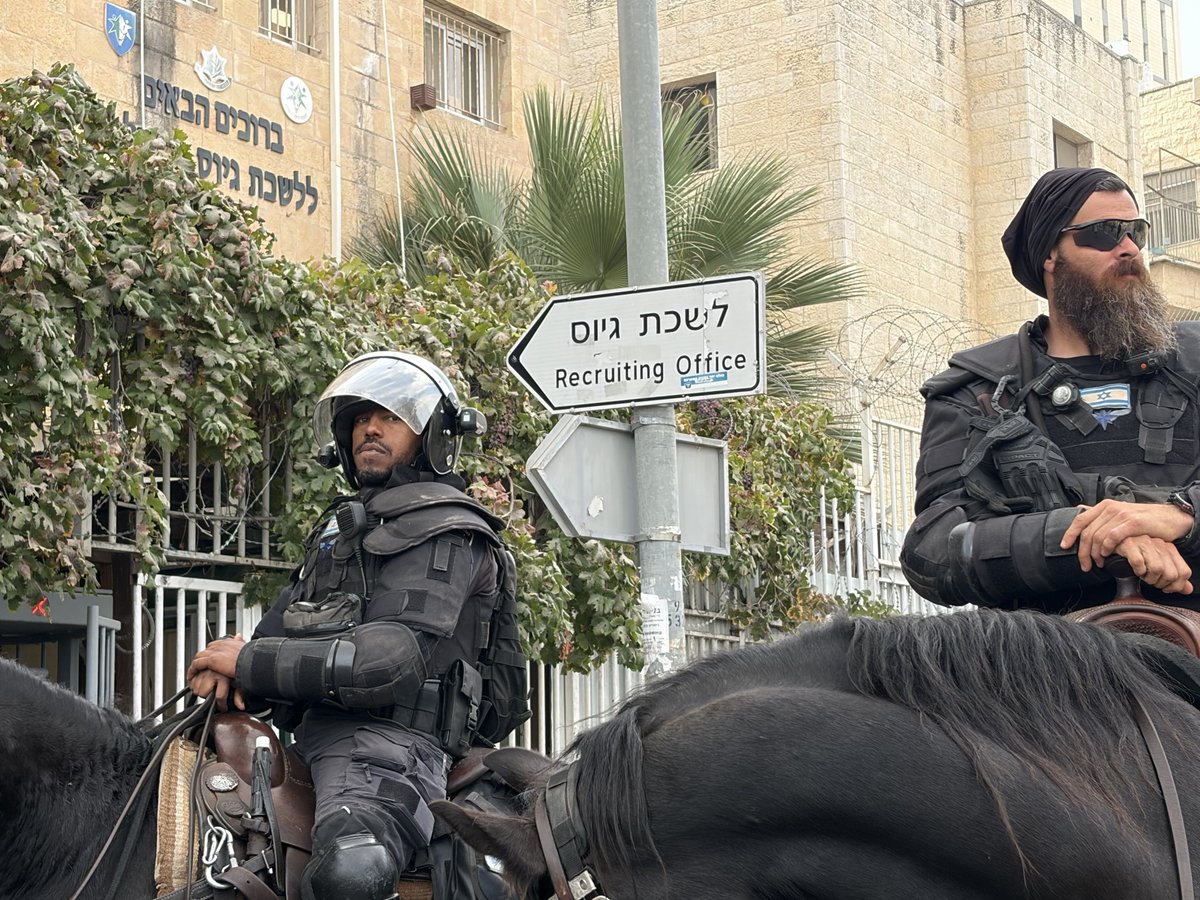 Over 100 Haredi demonstrators attempt to block the entrance to the Jerusalem recruitment office