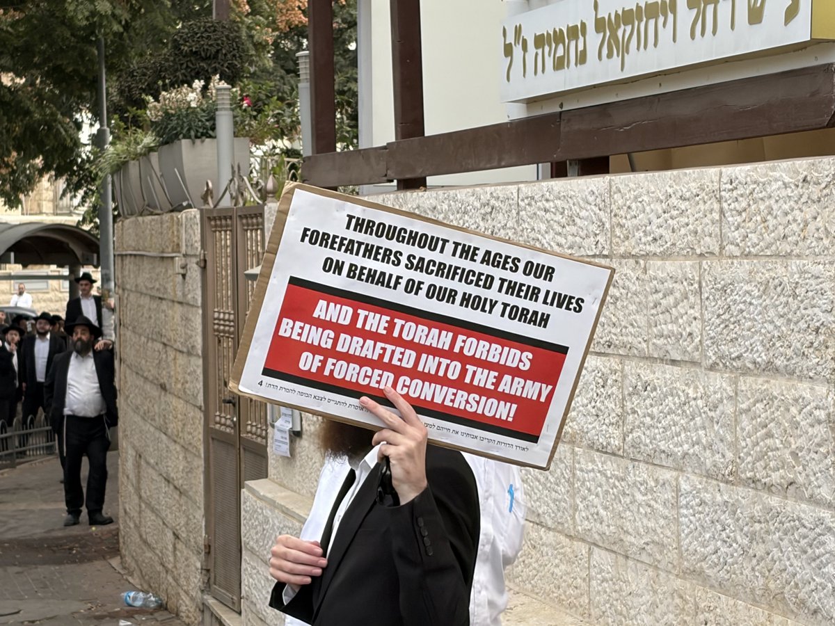 Over 100 Haredi demonstrators attempt to block the entrance to the Jerusalem recruitment office