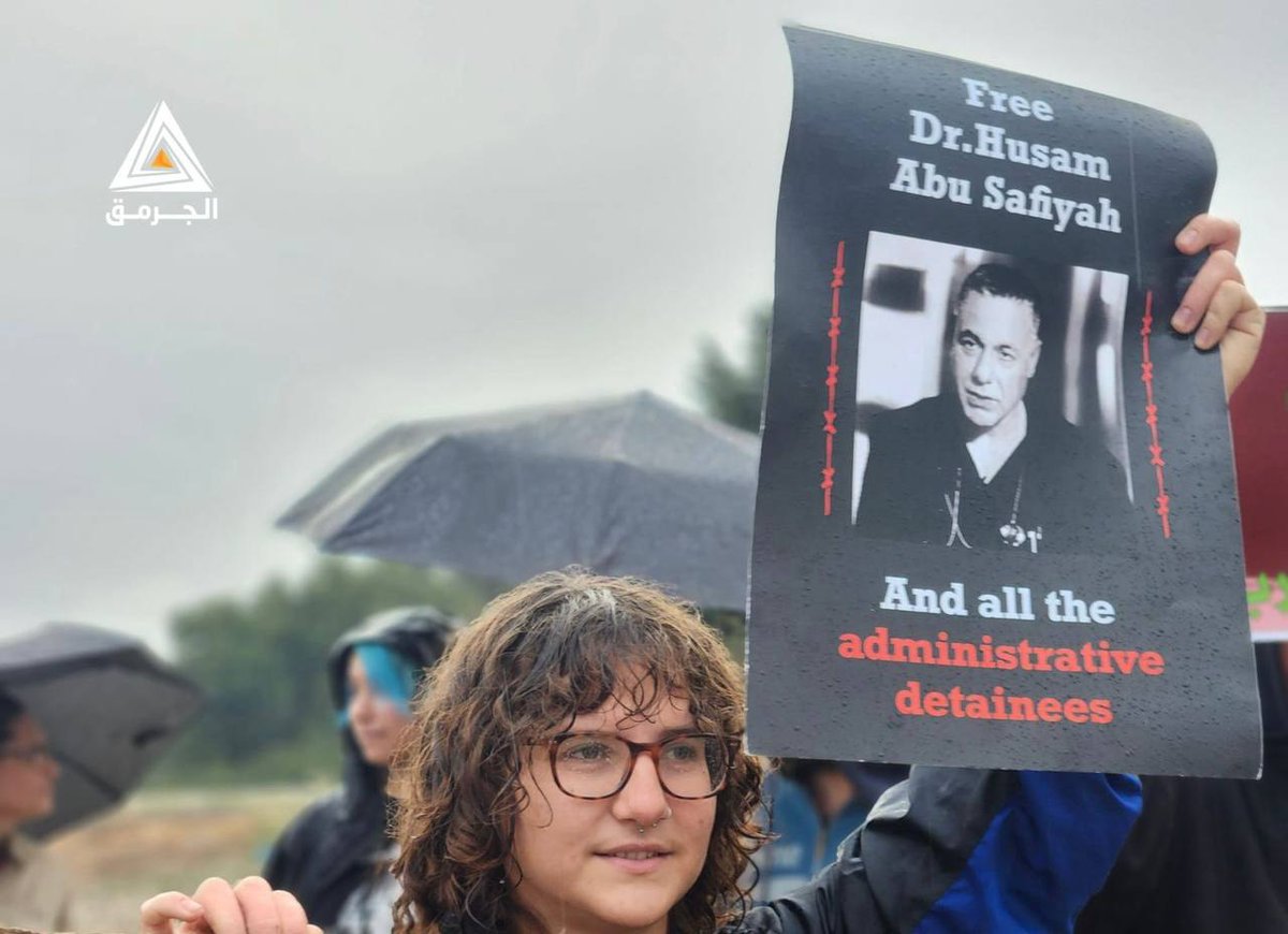 Protest in front of Damon Prison in Haifa, in solidarity with Palestinian prisoners and in condemnation of violations against them.
