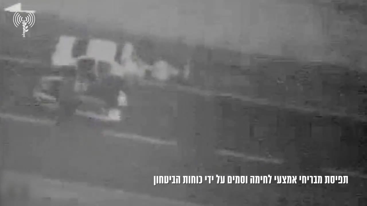 Israeli army: After a chase and under the direction of a joint task force of the security agencies: a weapons smuggling ring was foiled on the Egyptian border by means of a drone. At the end of the chase, six suspects were arrested with their vehicles, and 21 kilograms of drugs were seized. They are also suspected of smuggling weapons. The suspects were transferred to the Israel Police for further processing.