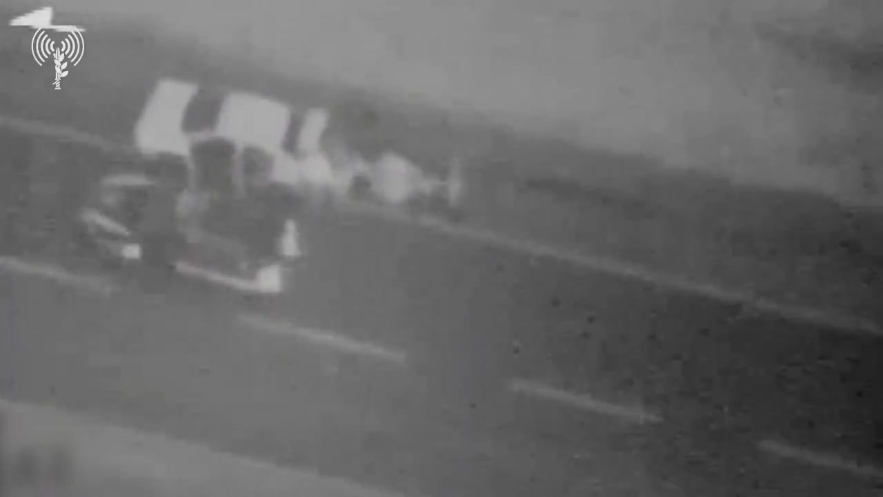 Israeli army: After a chase and under the direction of a joint task force of the security agencies: a weapons smuggling ring was foiled on the Egyptian border by means of a drone. At the end of the chase, six suspects were arrested with their vehicles, and 21 kilograms of drugs were seized. They are also suspected of smuggling weapons. The suspects were transferred to the Israel Police for further processing.