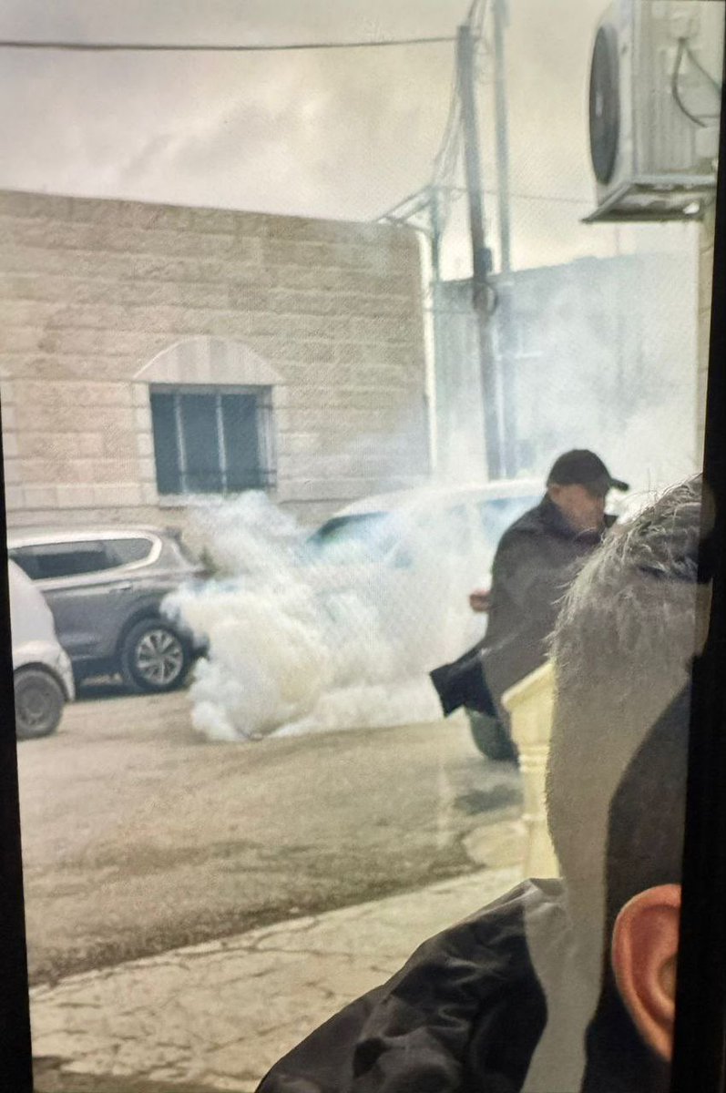 أطلقت القوات الإسرائيلية الغاز المسيل للدموع على المصلين يوم الجمعة في بلدة قبية، غرب رام الله، في الضفة الغربية