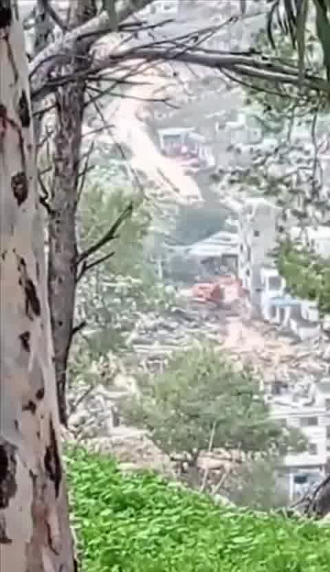 Bulldozers begin demolishing citizens' homes in the Al-Manshiya neighborhood of Nur Shams camp, east of Tulkarm city.