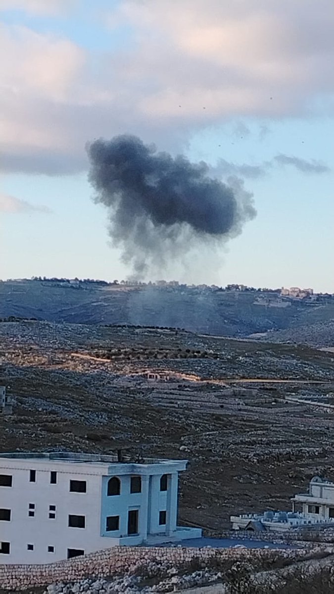 Two Israeli airstrikes targeted the two threatened buildings in Sahmar, Bekaa, simultaneously.