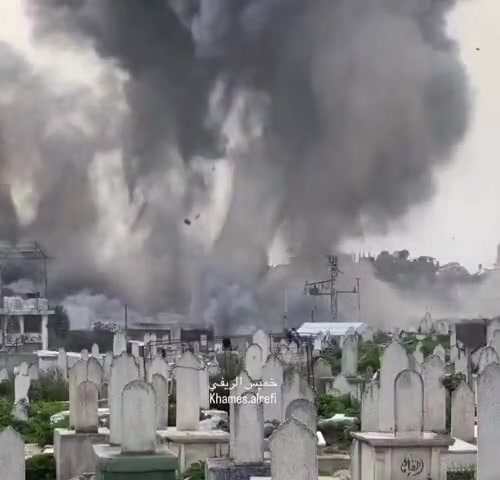 Footage of an Israeli airstrike on a building in Gaza City’s Zeitoun neighborhood, after the Israeli army issued an evacuation warning saying it contained Hamas military infrastructure