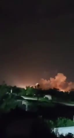 Heavy bombardment of Bushehr