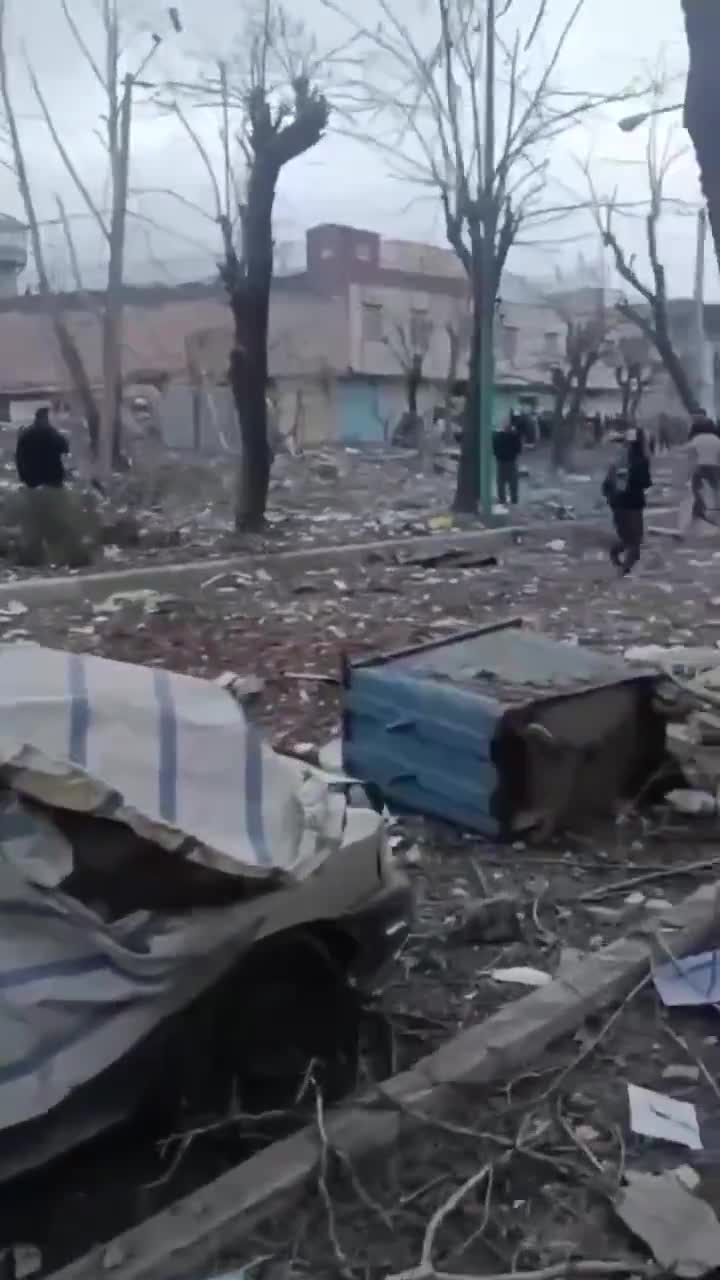The police station in Marivan, Iran, was completely destroyed in an airstrike.