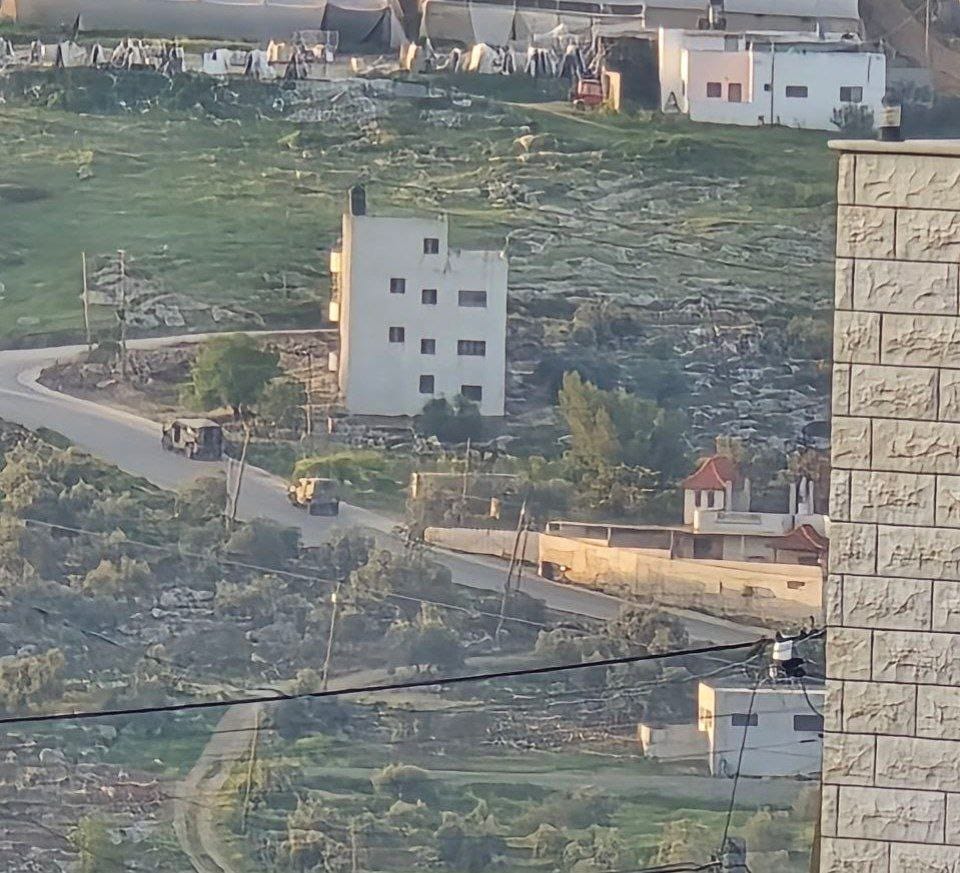 Israeli forces continue to storm the town of Tammun, south of Tubas, amid a campaign of raids and arrests.