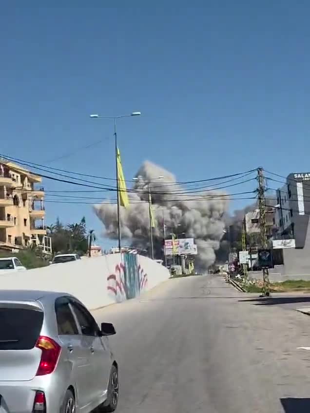 Israeli airstrike targets the vicinity of Kafr Rumman roundabout - Nabatieh