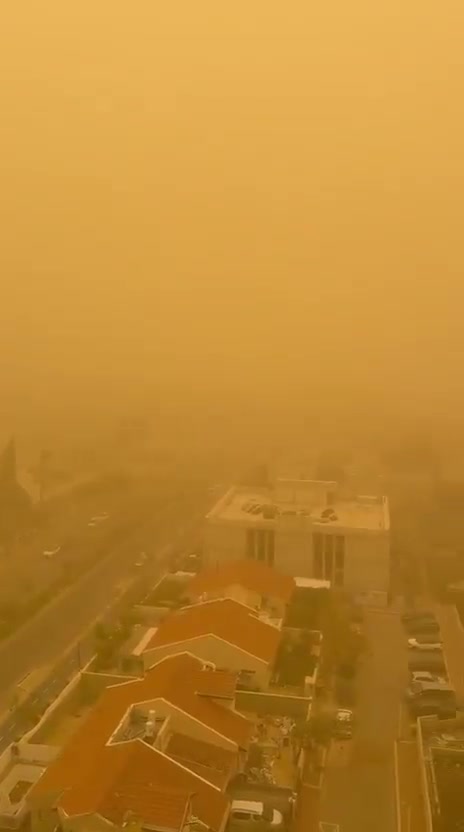 Stormy weather in the south: Sandstorms in the Negev, the sky turned orange in Ashdod