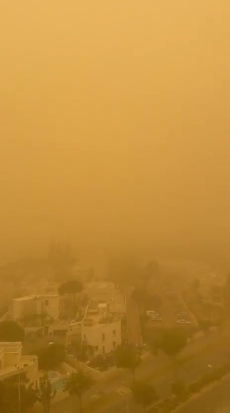 Stormy weather in the south: Sandstorms in the Negev, the sky turned orange in Ashdod